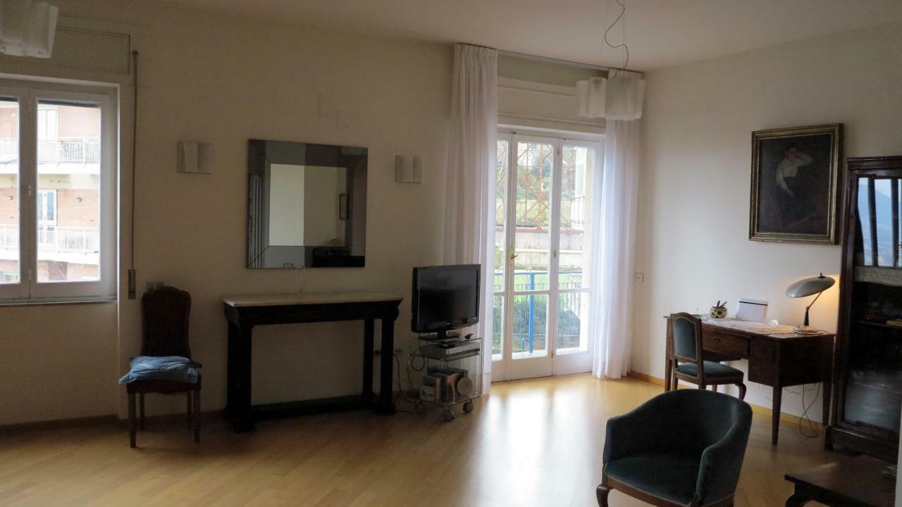 Spacious Panoramic Apartment - Half Way Center-Vomero District Nápoly Kültér fotó