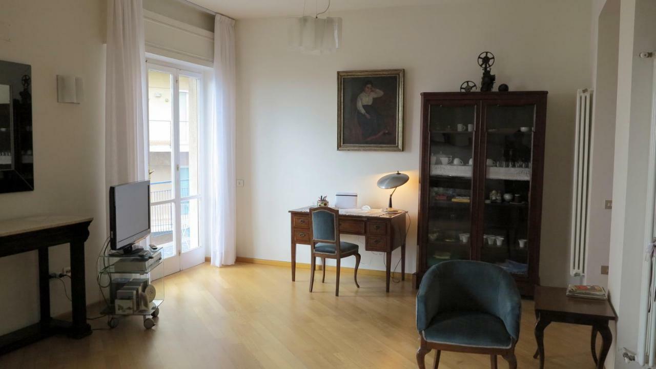 Spacious Panoramic Apartment - Half Way Center-Vomero District Nápoly Kültér fotó